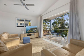 Twin Haven Waterfront Home 5 Minute Drive from Hyams Beach, Erowal Bay